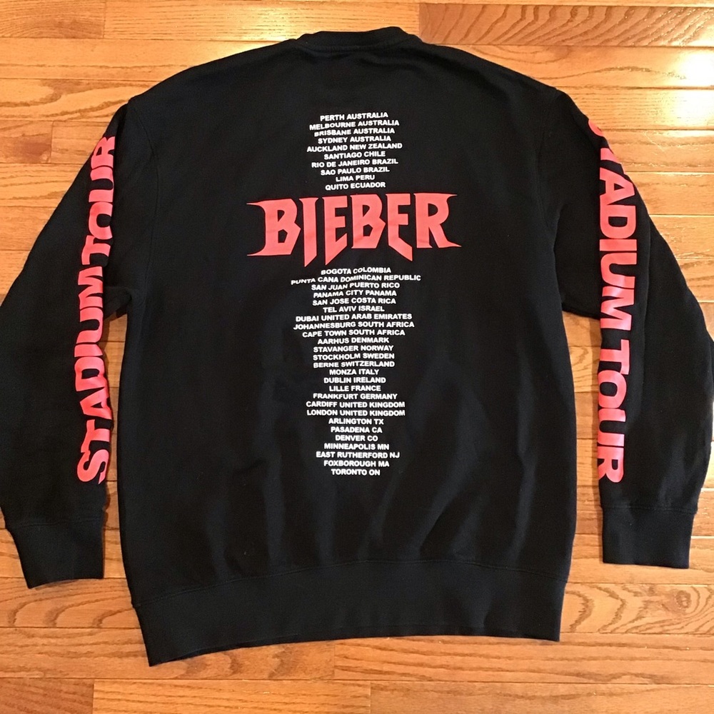 2017 Team Bieber Stadium Tour Crewneck Sweatshirt Black Red - Adult Size Large